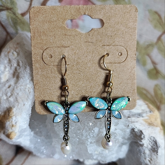 Opalescent Dragonfly Pierced Earrings NEW on Card Cultured Pearls Delicate - Picture 11 of 11